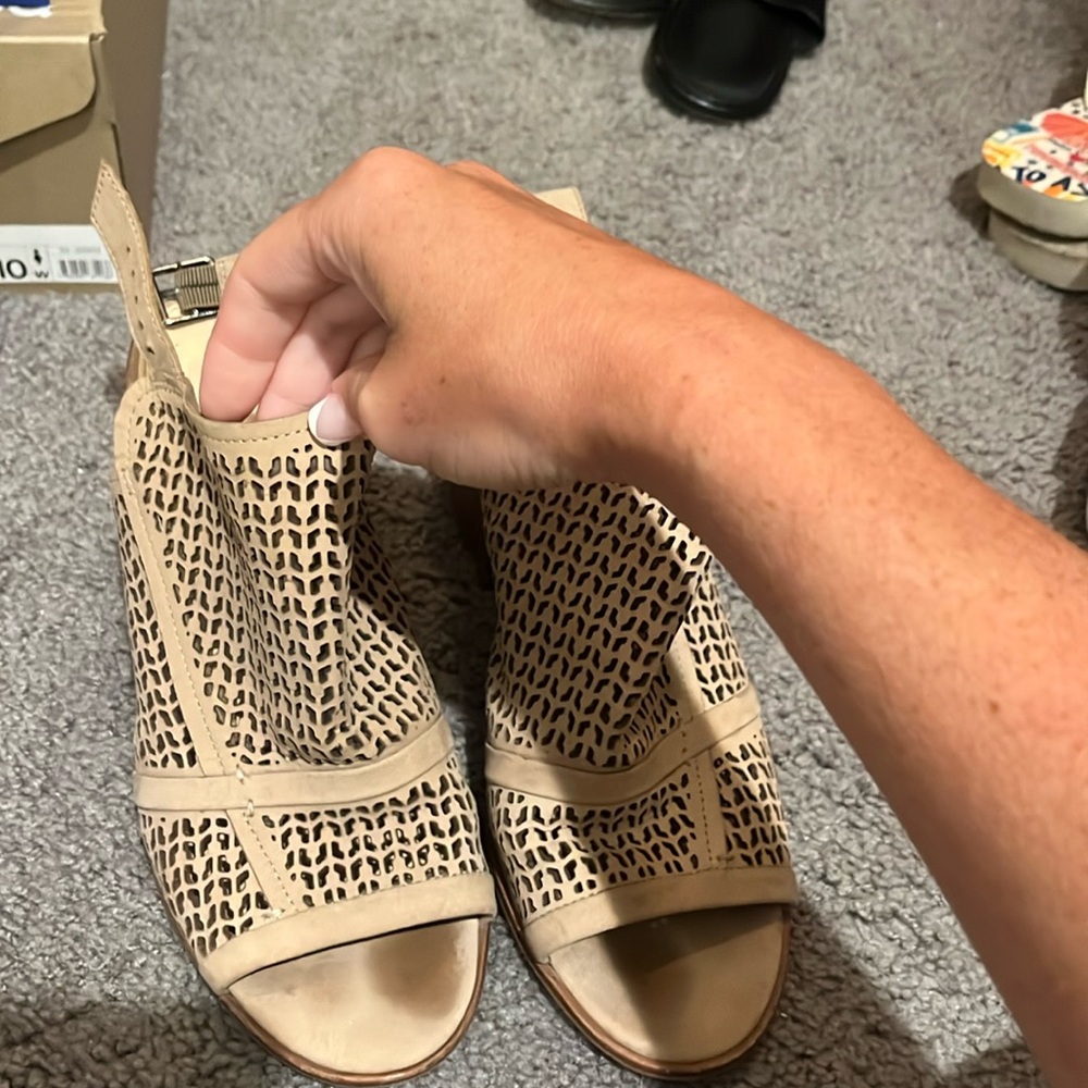Vince camuto size 9